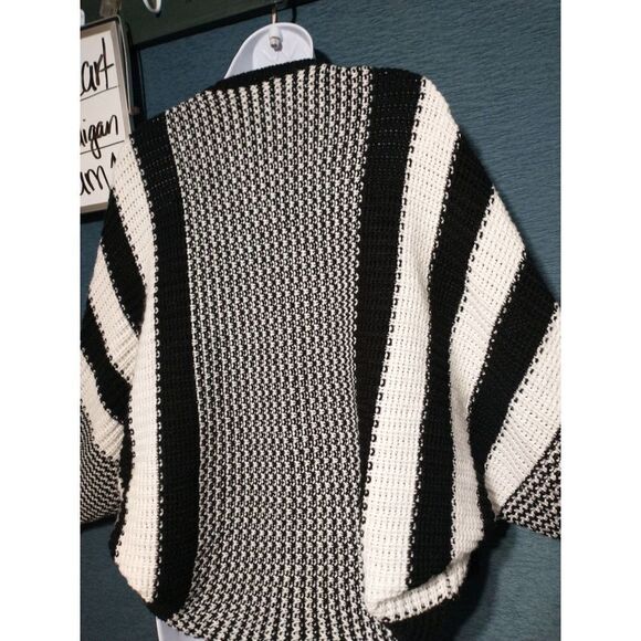 Derek Heart, batwinged cuddly cardigan medium - Picture 2 of 5